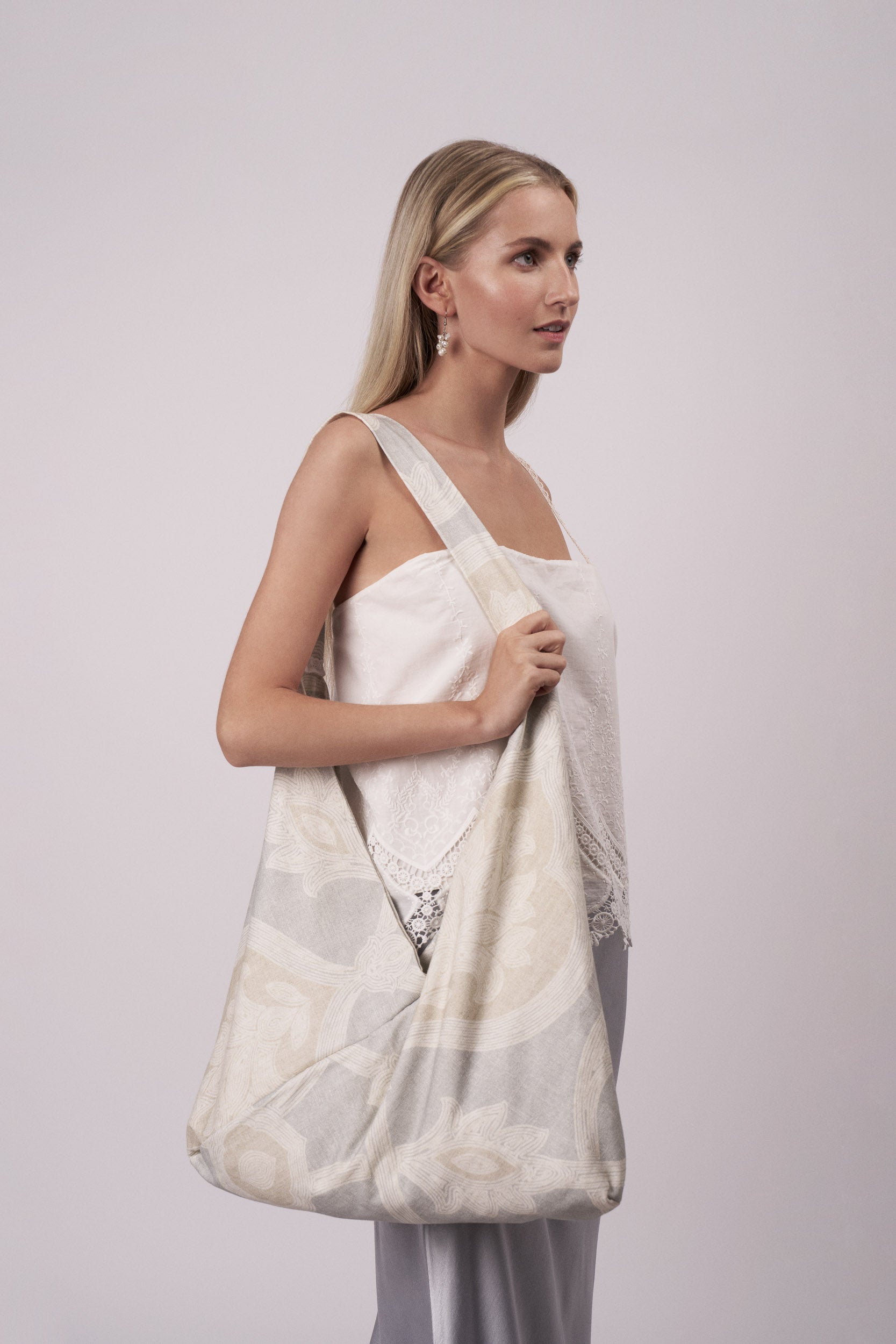 El bolso de origami - Tejido de medallón en amarillo polvoriento y gris